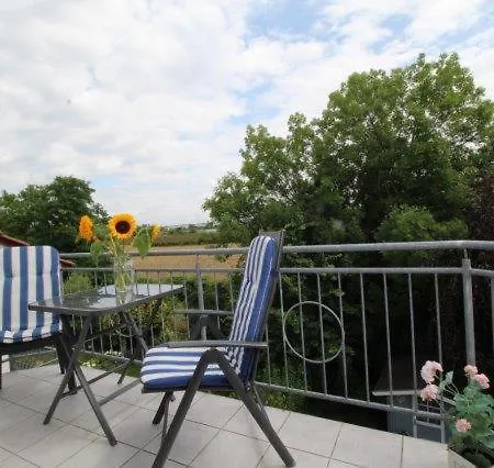 Ferienwohnung Mit Balkon Und Wlan Apartman